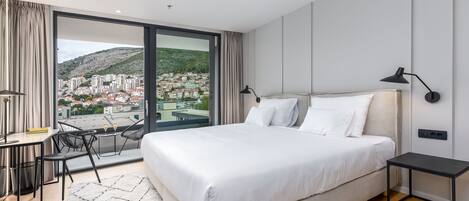 Superior tweepersoonskamer, 1 kingsize bed | Luxe beddengoed, een bureau, een laptopwerkplek, gratis wifi