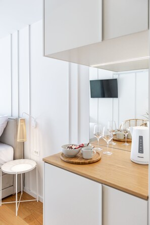 Kahden hengen deluxe-huone, kaupunkinäköala | Ylelliset vuodevaatteet, työpöytä