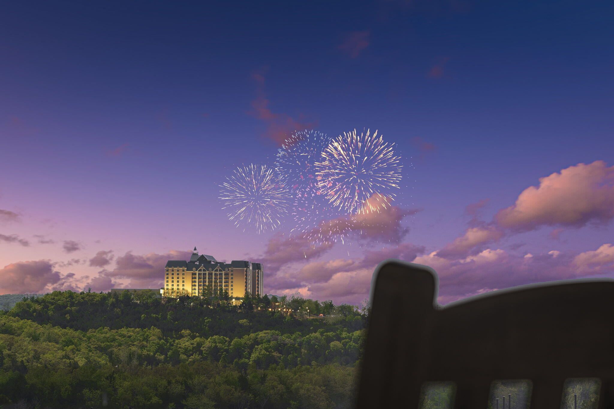 It's a Good Life | Stunning Lake Views!