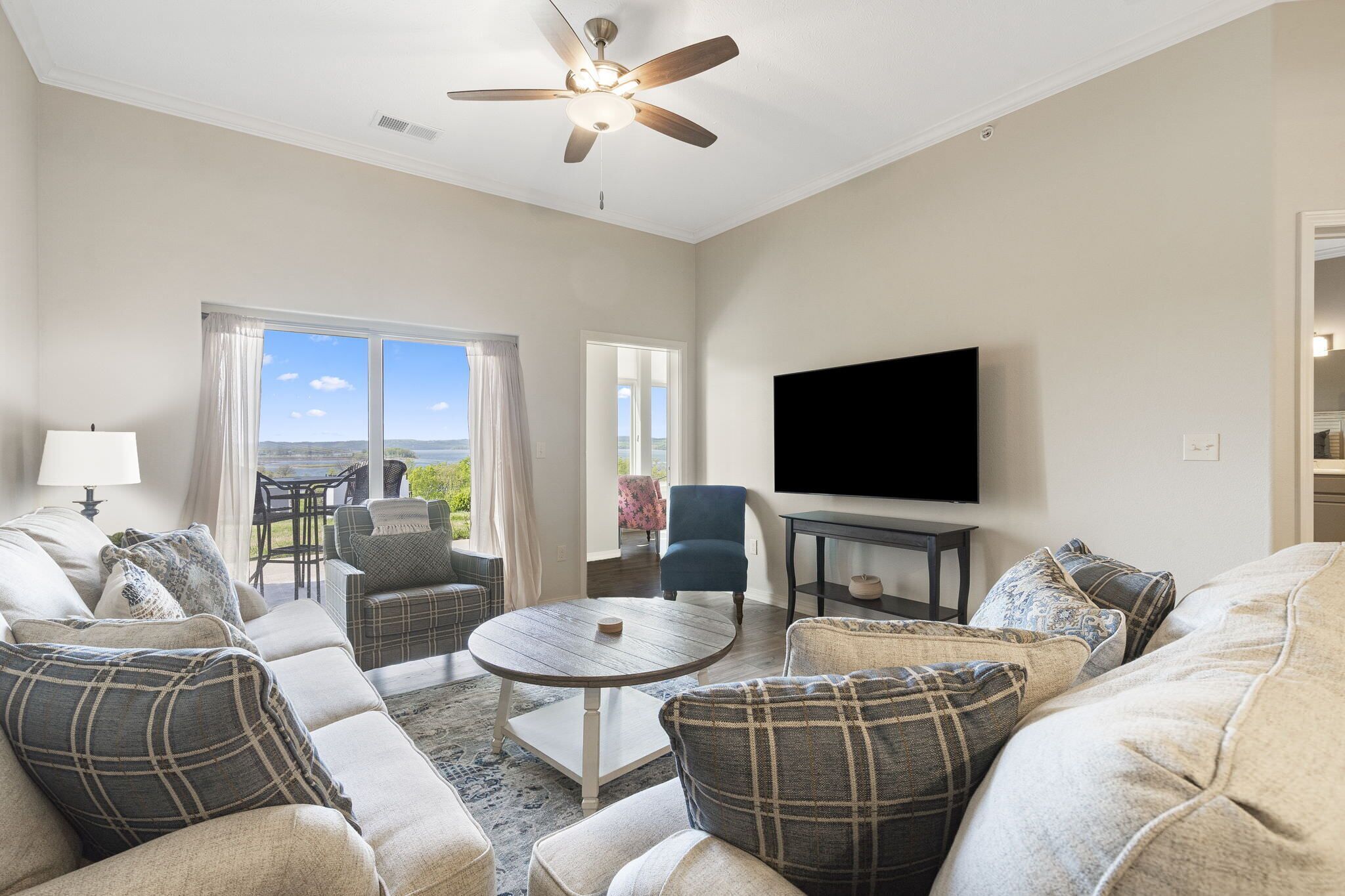 It's a Good Life | Stunning Lake Views!