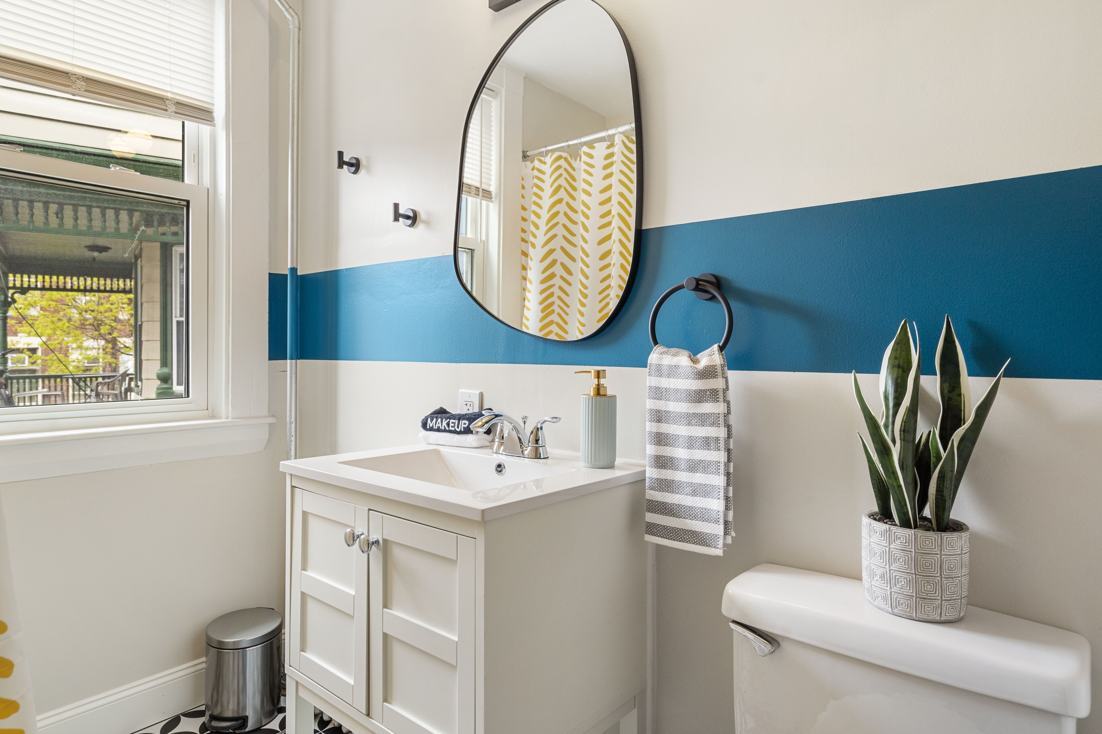 Haartrockner, Handtücher, Seife, Shampoo