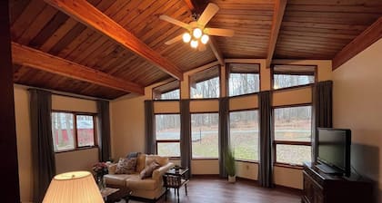 Secluded Getaway - Entire House; free parking; fully furnished kitchen