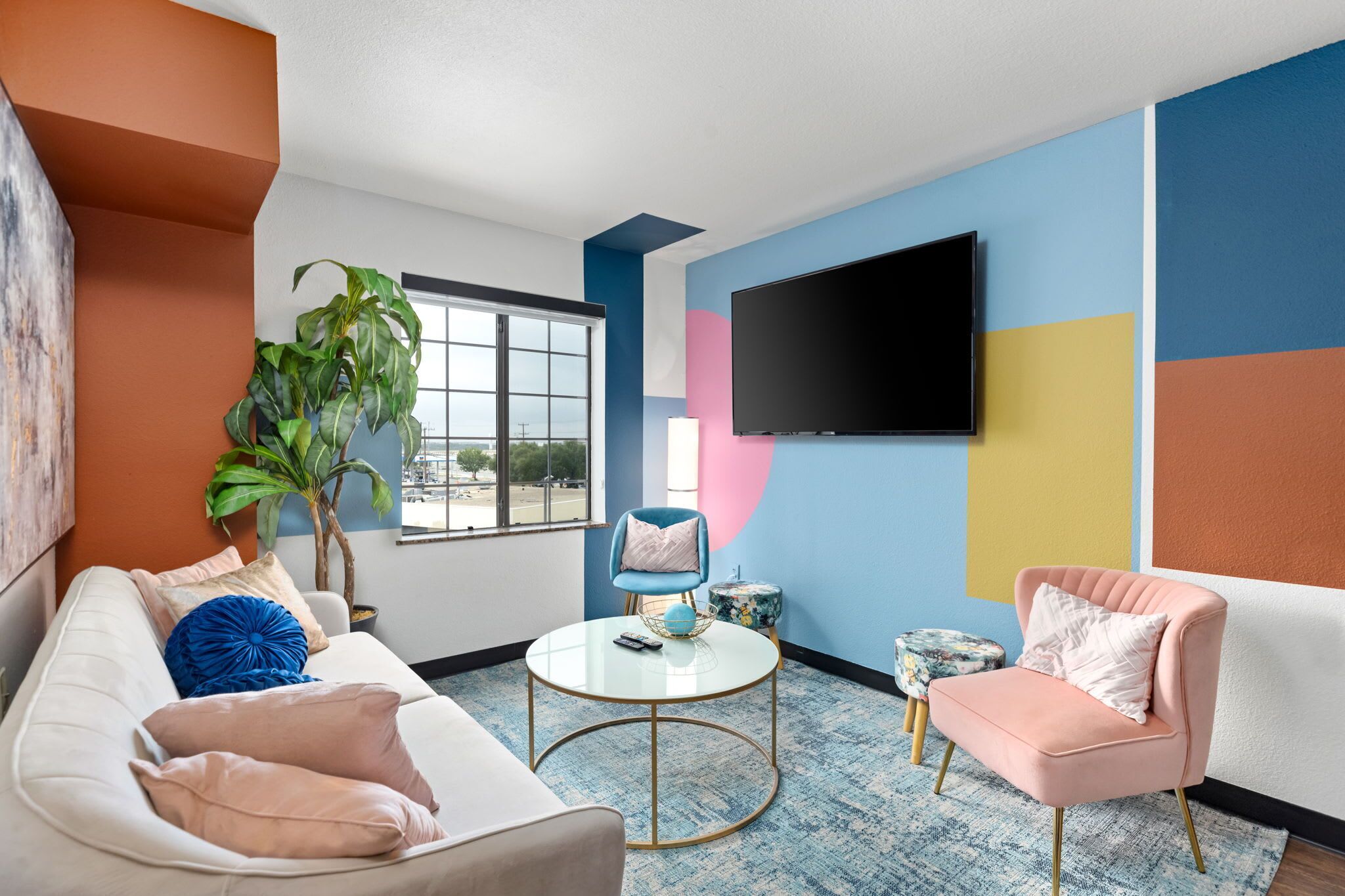 Iridescent Top Floor King Bed Flat at Fiesta Texas