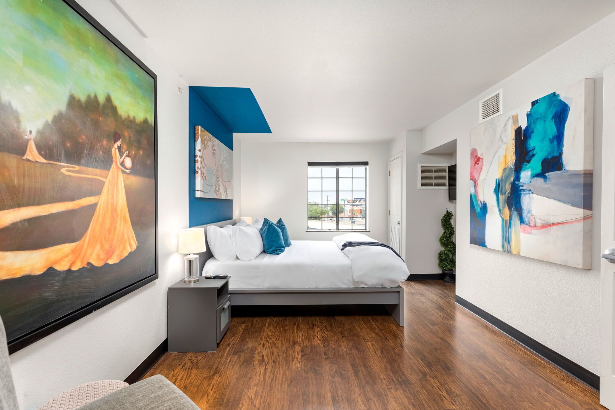 Iridescent Top Floor King Bed Flat at Fiesta Texas