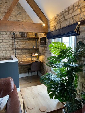 Interior - Luxury 3 Bedroom Loft Apartment - Central Stamford (Stamford)