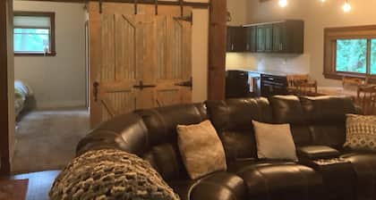 Unique barnhouse, newly built, great ND weekend rental, 15 minutes from stadium.