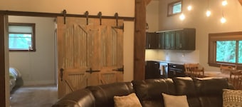 Unique barnhouse, newly built, great ND weekend rental, 15 minutes from stadium.