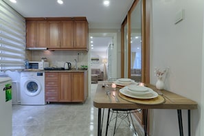 Standard Apartment II | Private kitchen | Mini-fridge, microwave, electric kettle, cookware/dishes/utensils