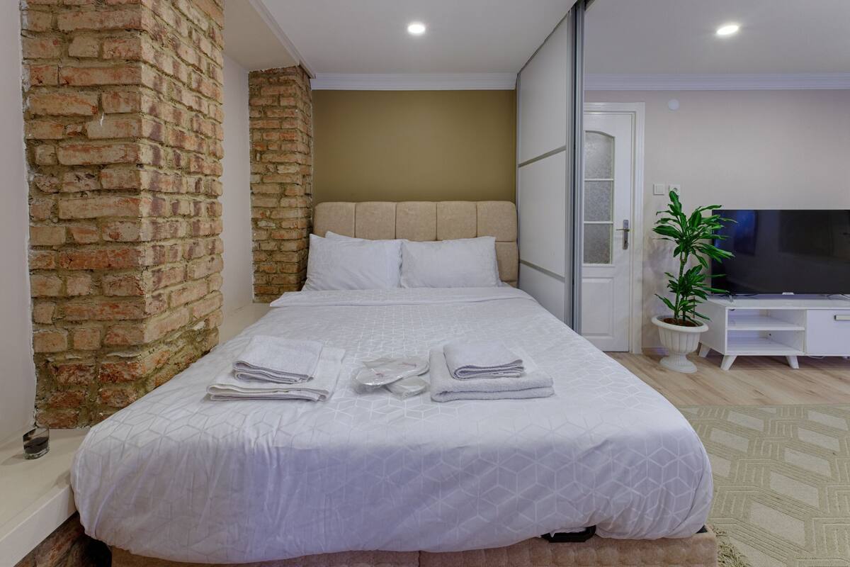 1 bedroom, premium bedding, individually decorated, iron/ironing board