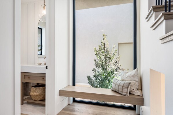 المنشأة من الداخل