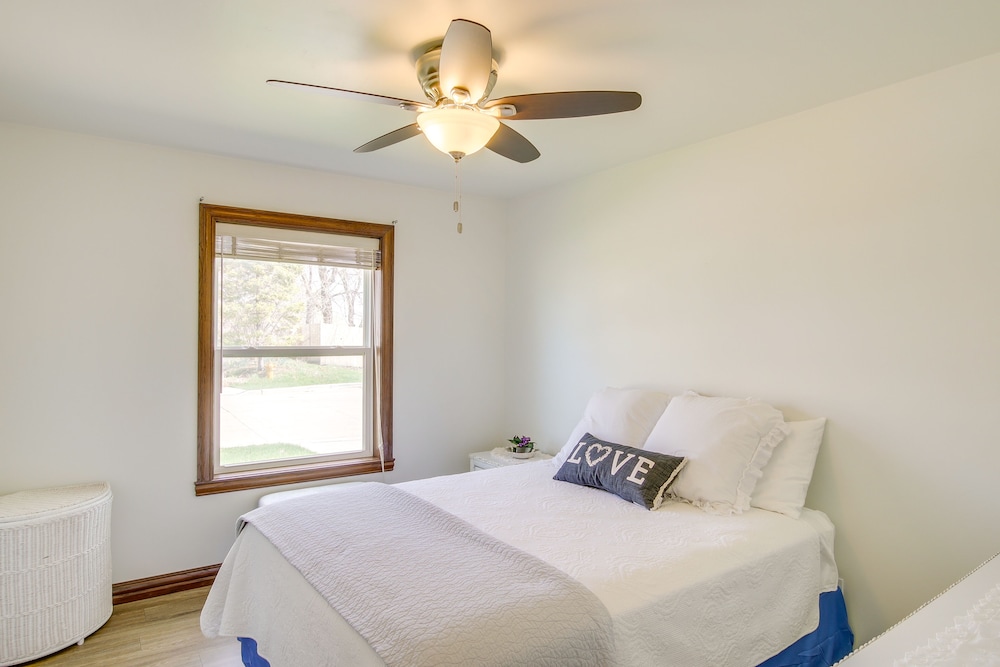 ‘La Petit Maison’ Lakefront Oshkosh Home! Oshkosh Vrbo