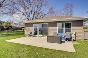 Terrace/patio - ‘La Petit Maison’ - Lakefront Oshkosh Home! (Oshkosh)