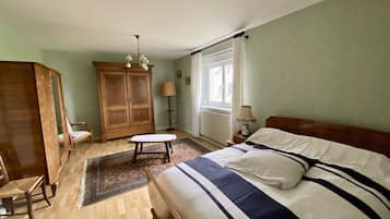 3 habitaciones y ropa de cama