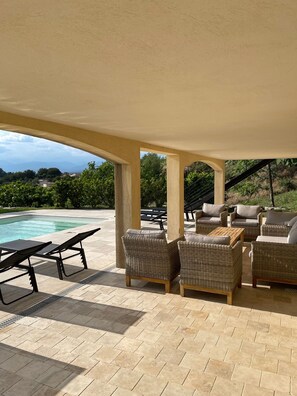 Outdoor dining - Villa Provençale Tout Confort Avec vue (Tanneron)