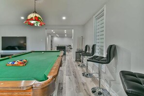 Games room - Lakeside Beauty CITQ 312629 (Prévost)