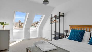 3 bedrooms, iron/ironing board, free WiFi, bed sheets