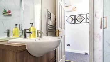 Shower, hair dryer, towels