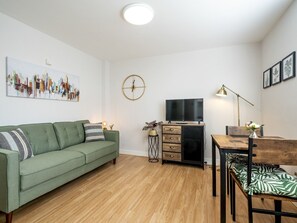 Smart TV - Queens Uni Cafes and Bars Next to City Centre - Pass the Keys (Belfast)