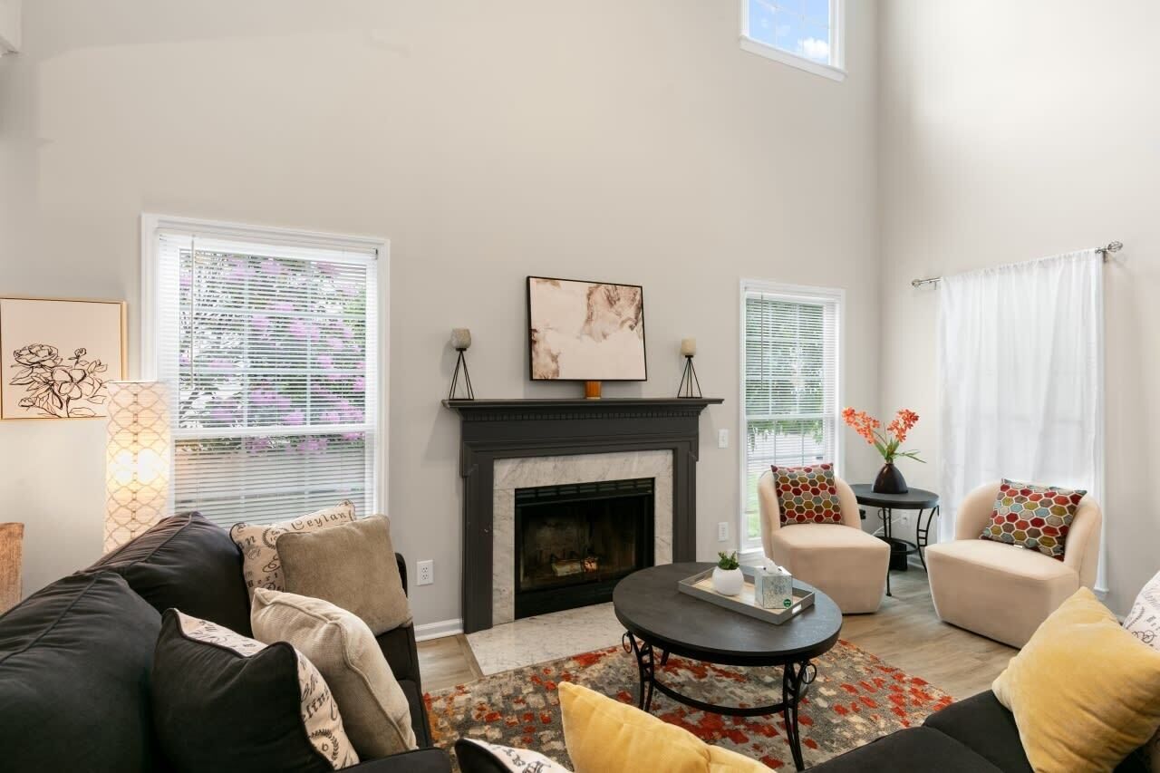 ☆ Hot Tub! Game Space! Fenced In Yard ☆