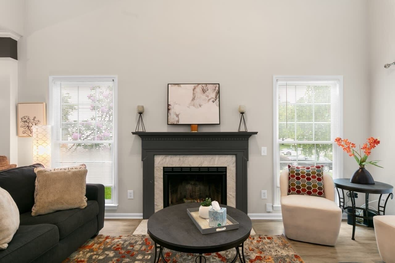 ☆ Hot Tub! Game Space! Fenced In Yard ☆