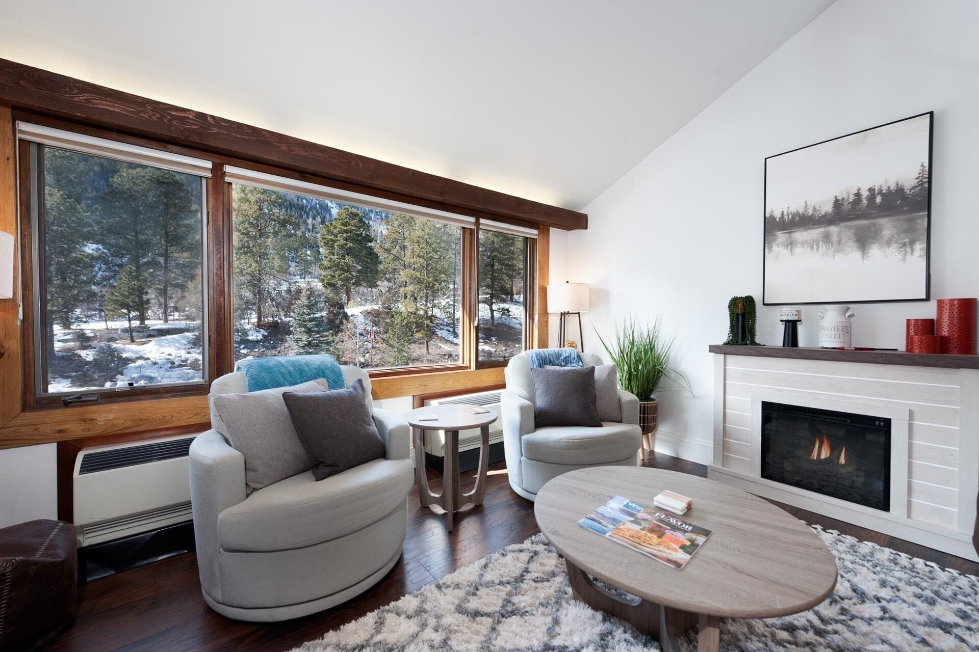 10 min to Ski - A/C - Golf - Shared Pool & Hot Tub - Views - Loft #206