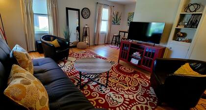 McKennan Magic - Historic 2 BR apartment located 8 blocks from DT Sioux Falls