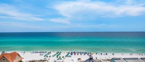 Una spiaggia nelle vicinanze