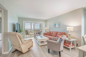 TV, offices - Raintree Villa Unit A1 - Oceanfront (North Myrtle Beach)
