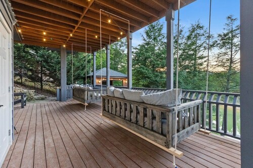 4BR Lakefront Getaway,Hot Tub,Dock