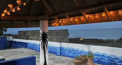 Annes Beach House. Nyannyanor, Gomoa East, Ghana