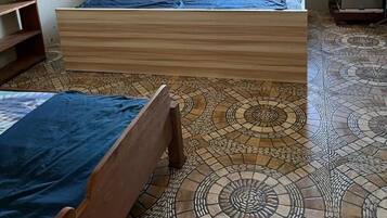 6 bedrooms, WiFi, bed sheets