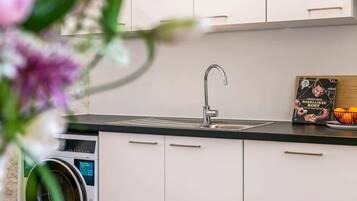 Fridge, stovetop, dishwasher, coffee/tea maker