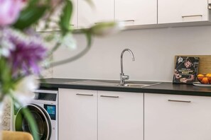 Fridge, stovetop, dishwasher, coffee/tea maker