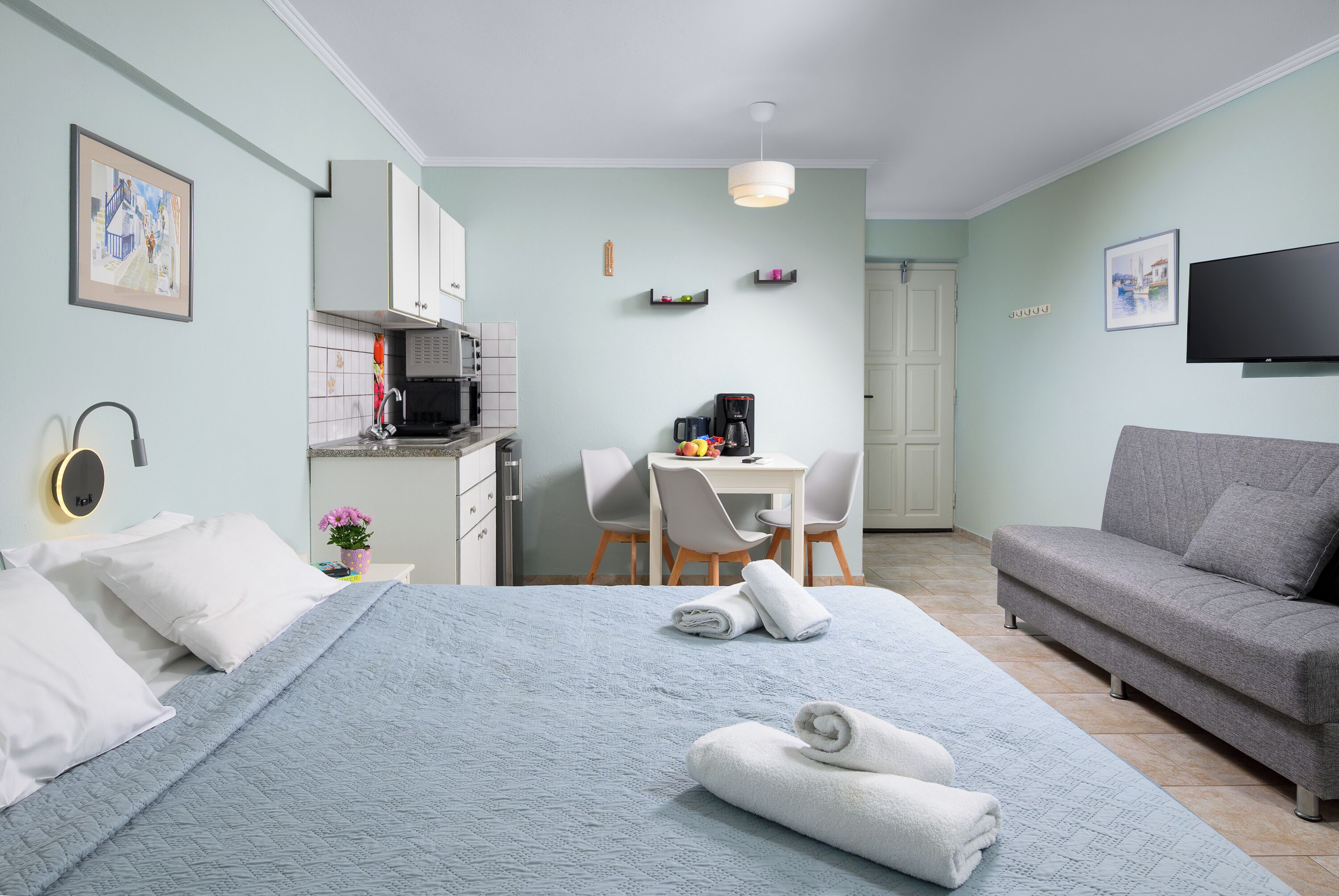 Estudio | Camas con pillow-top y caja de seguridad en la habitación 