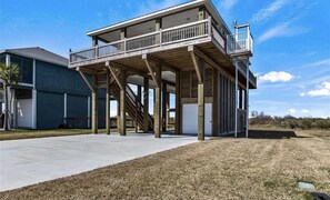 Exterior - The Sandy Pelican Beach Home- Sleeps 8, Pet Friendly, Near beach, EV Charger (Bolivar Peninsula)
