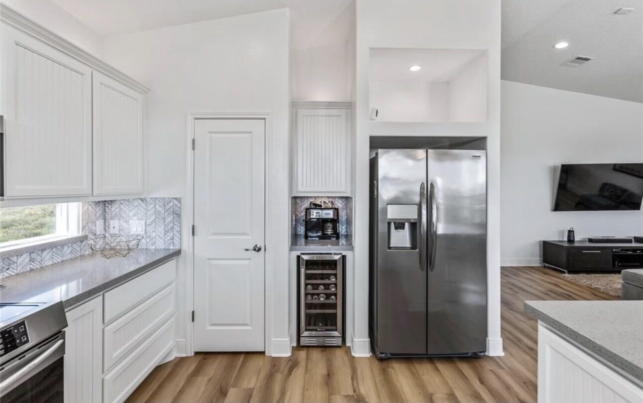 The Sandy Pelican Beach Home- Sleeps 8, Pet Friendly, Near beach, EV Charger