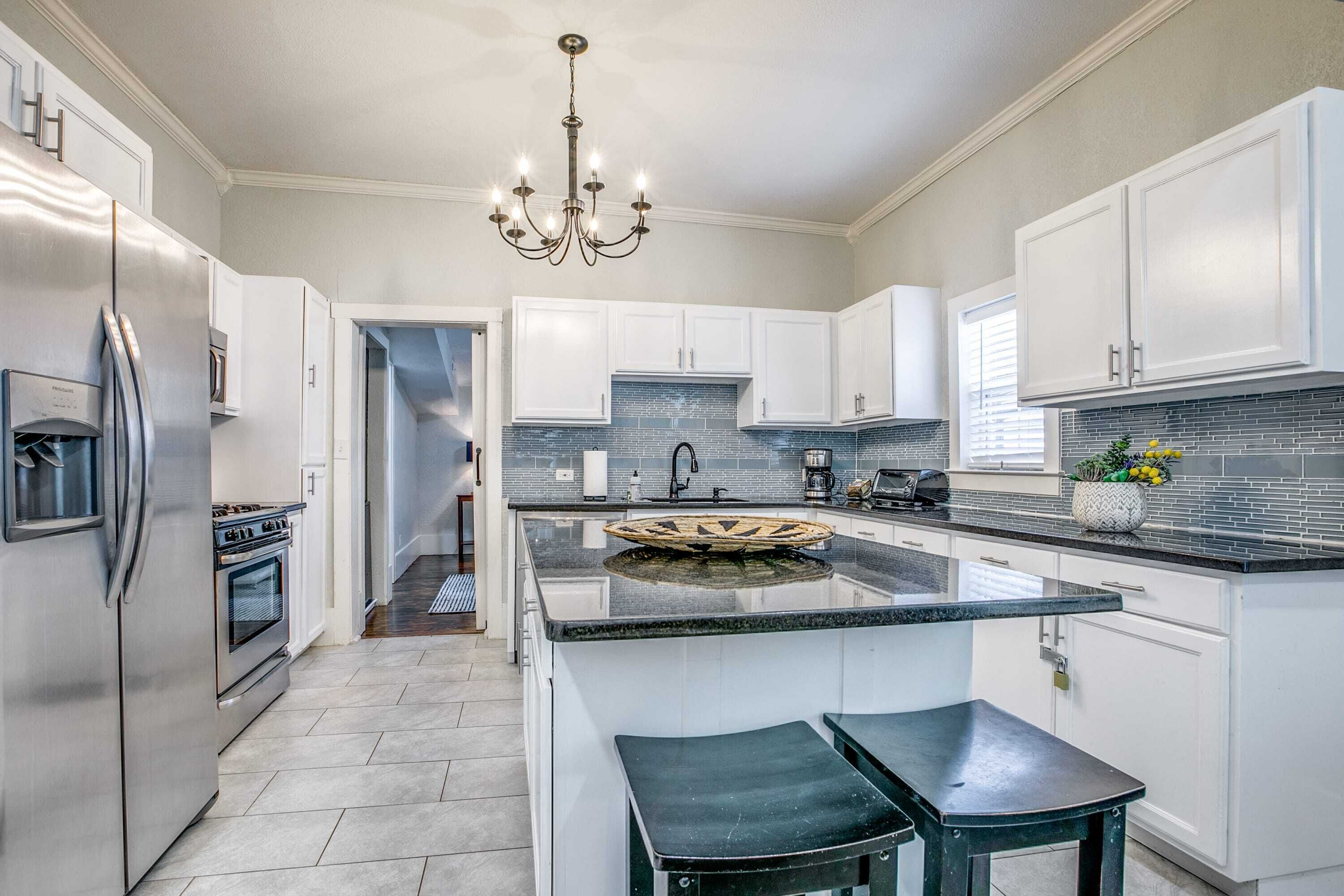 Convention Center, Riverwalk, FreeParking, Dogs ok