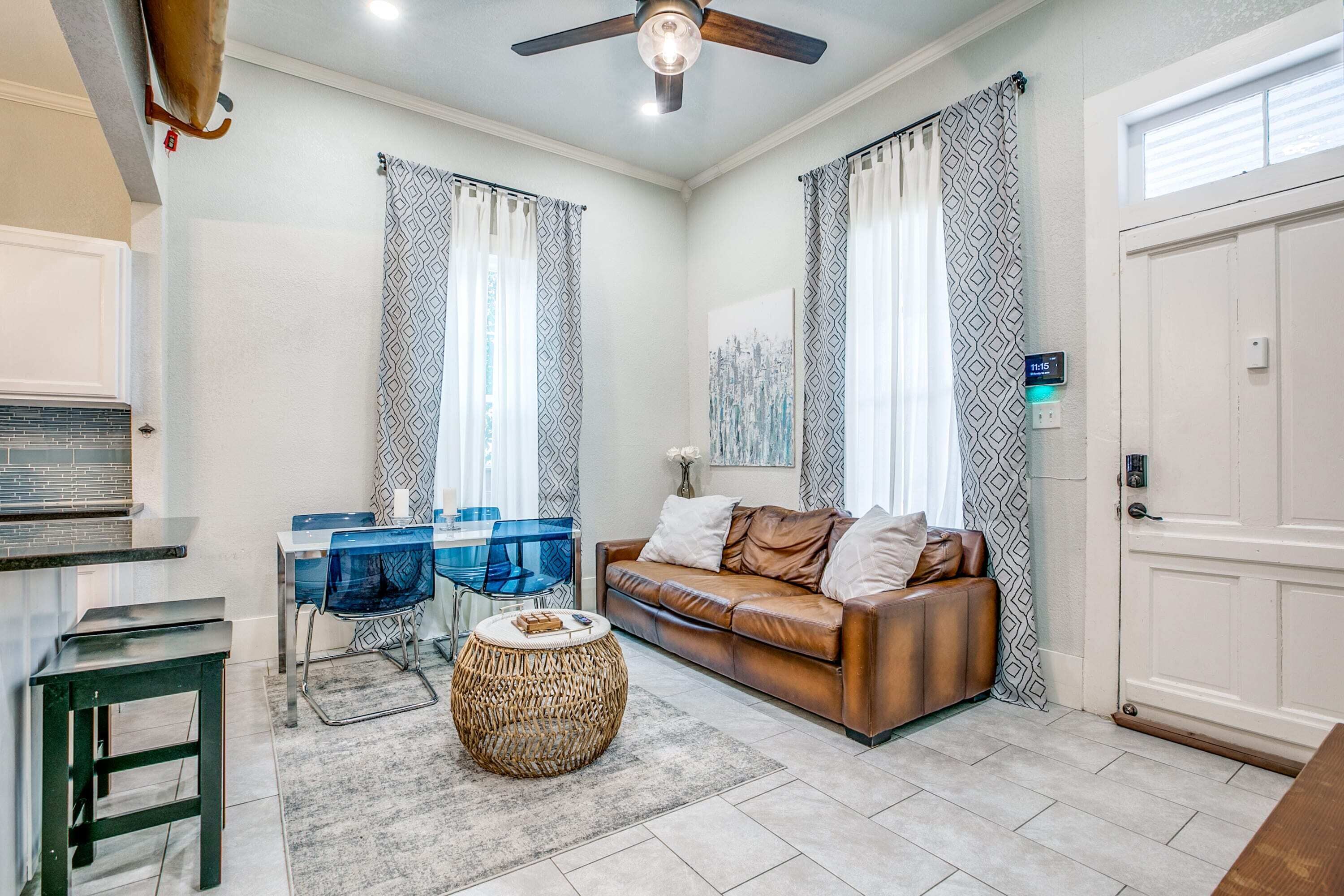 Convention Center, Riverwalk, FreeParking, Dogs ok