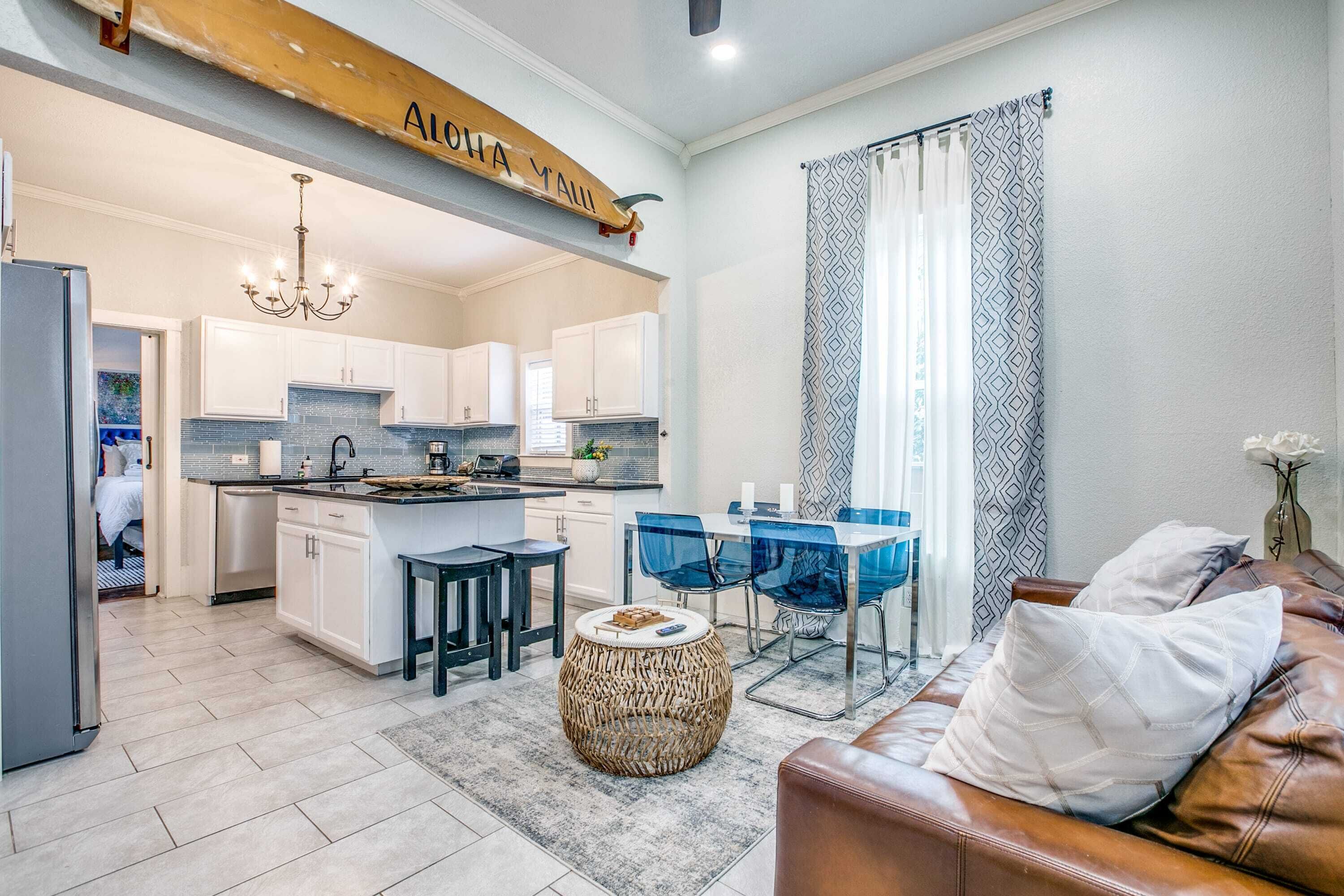 Convention Center, Riverwalk, FreeParking, Dogs ok