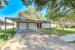 Exterior - Home near Chemical Plant- Long Term stay- Easy access to highway (Pasadena)