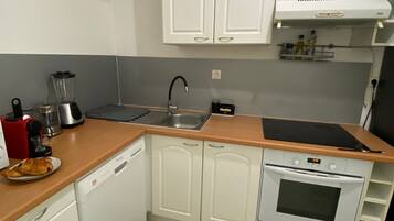 Kühlschrank, Mikrowelle, Ofen, Geschirrspüler