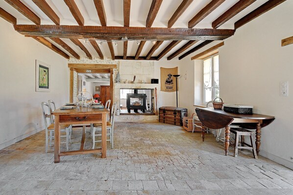 Dining - Tikazanou - Charmante maison pour 4 (Saint-Mard-de-Réno)