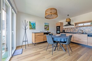 Réfrigérateur, micro-ondes, four, lave-vaisselle