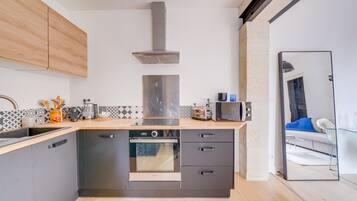 Réfrigérateur, micro-ondes, four, lave-vaisselle