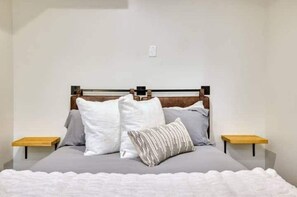 3 habitaciones, escritorio, wifi gratis y ropa de cama 