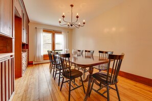 Dining - 17-Acre Vermont Escape w/ Panoramic Mountain Views (Cavendish)