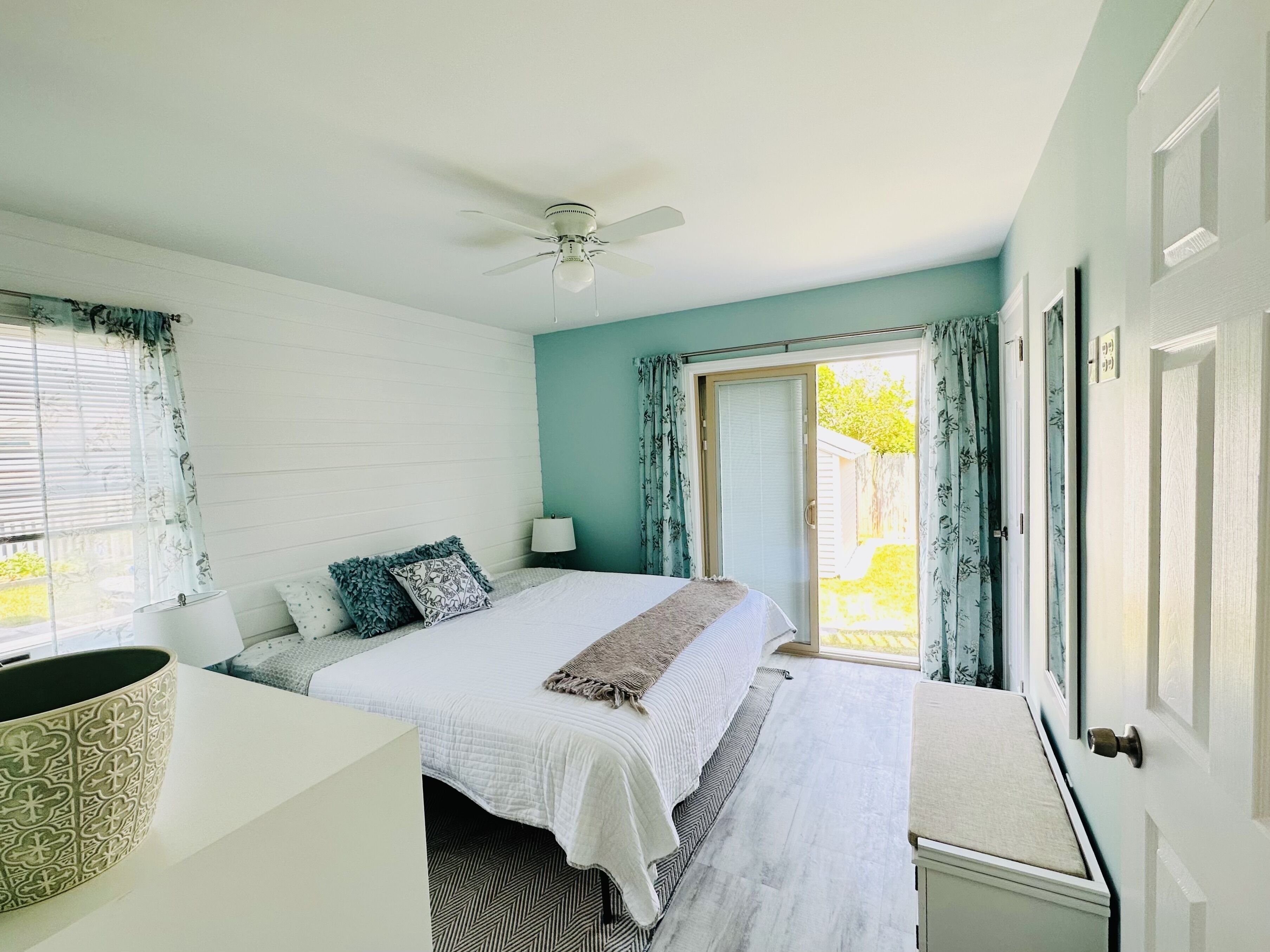 Newly Renovated 3BD/2BTH, 1 BLK to Beach