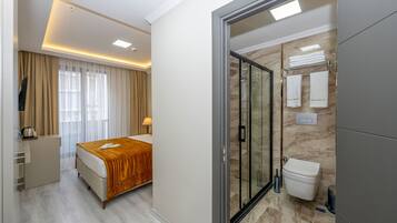 Standard Single Room | Bathroom | Shower, rainfall showerhead, hair dryer, slippers