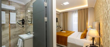 Regadera, regadera tipo lluvia, secadora de cabello, pantuflas