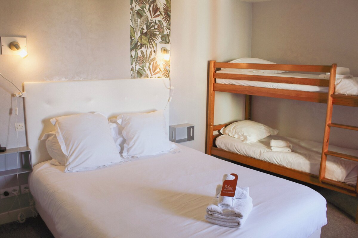 Family Quadruple Room, Partial Ocean View | Desk, laptop workspace, WiFi (free), bed sheets